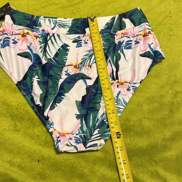 WNS 2 Pk Amazon Swim Bundle Sz Large Blue One Piece Green and floral 2Piece - Picture 4 of 13